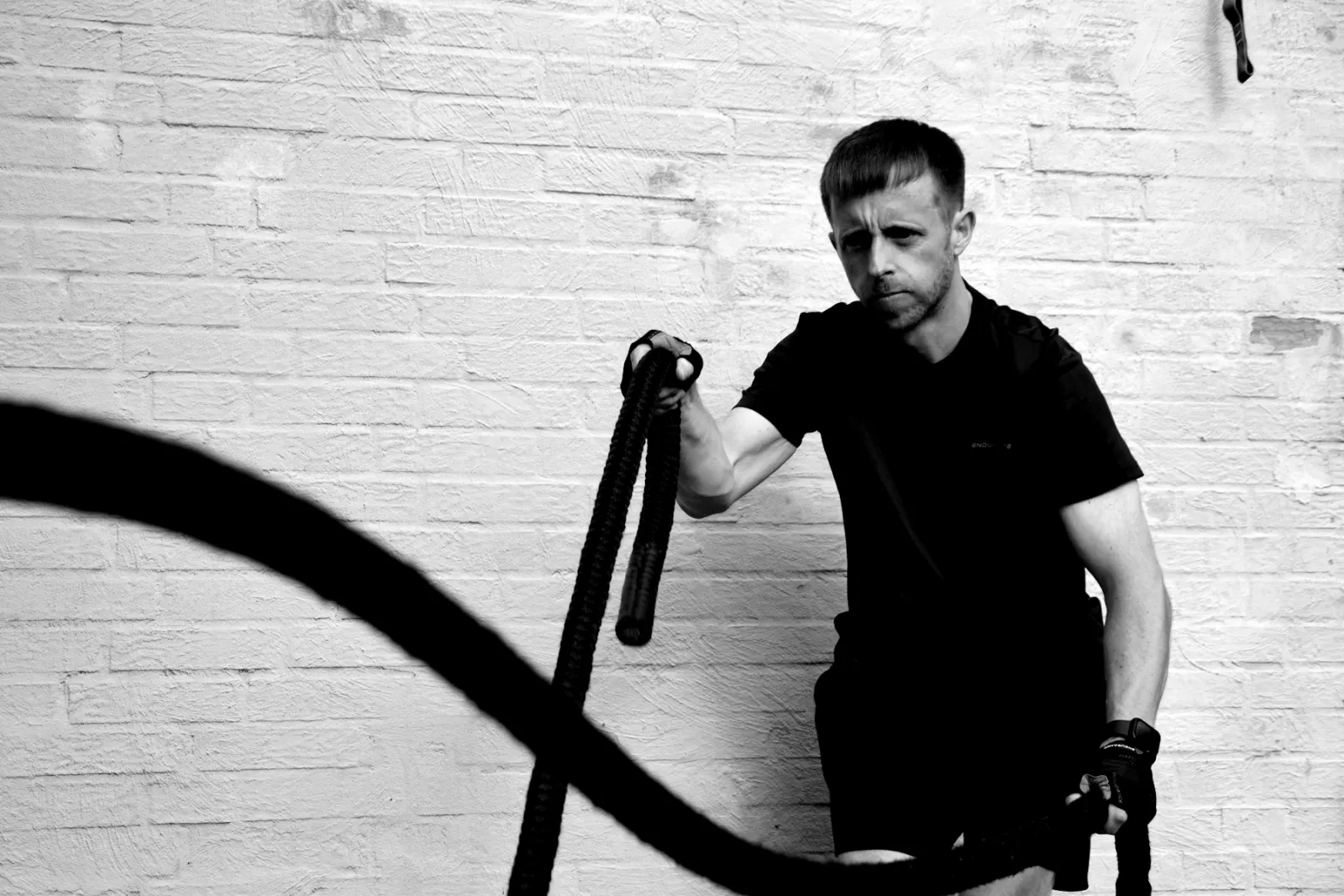 Battle rope ile kondisyon çalışması yapan sporcu